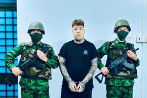 Bắt Đinh Nhựt Hiếu SN 2001 khi đang làm thủ tục nhập cảnh vào Việt Nam