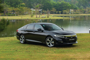 Sedan Nhật 'huyền thoại' ngừng bán tại Việt Nam, phân khúc sedan hạng D chỉ còn Camry độc diễn