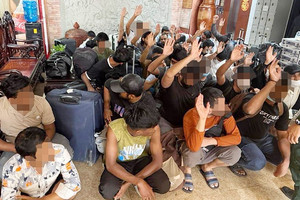 Khám xét 118 địa điểm, bắt giữ gần 5.000 công dân đa quốc gia