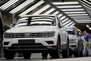 Thuế giảm sâu, ô tô nhập khẩu 'đua giá'