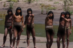 Xuất hiện bộ tộc không mặc quần áo, chưa từng tiếp xúc với thế giới