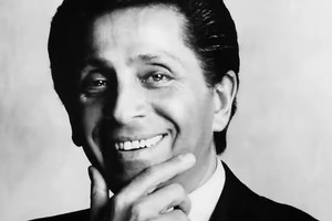 Nhà thiết kế thời trang nổi tiếng qua đời