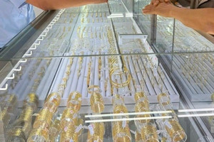 Xử phạt hành chính 2 tiệm vàng gia công, bán trang sức 'nhãn hiệu Chanel'