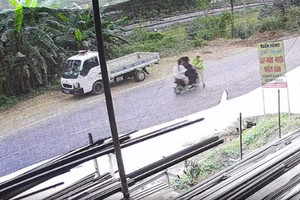 CSGT bị xe máy kẹp 3 tông gãy xương đùi và xương chậu