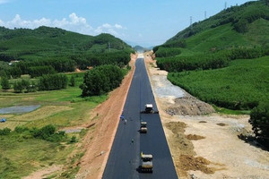 Nhà thầu triển khai tuyến cao tốc gần 15.000 tỷ đi qua 2 tỉnh rộng lớn bậc nhất Việt Nam bị phê bình tiến độ
