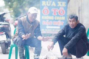 Rét không kém Sa Pa, dân Bắc Ninh đốt lửa , căng mình bảo vệ vật nuôi