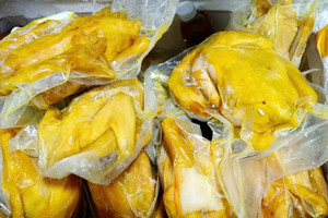 Chở hàng trăm túi chân gà, gà ủ muối tuồn ra thị trường Thái Nguyên: Lời khai của T.V.T. gây sốc