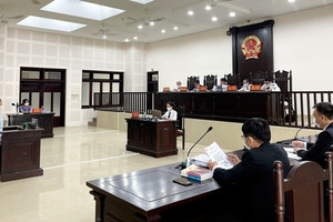 Mới: Đề xuất đồng phục luật sư mặc áo choàng đen khi tham dự phiên tòa