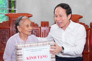 Hơn 99.000 người thuộc diện này sẽ nhận suất quà Tết trị giá 5,5 triệu đồng