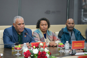 Thủ tướng một quốc gia thăm doanh nghiệp sản xuất ô tô công suất 180.000 xe/năm, bày tỏ mong muốn hợp tác