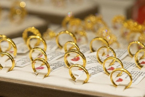 Giá vàng sáng 22/1: Bất ngờ rơi khỏi đỉnh lịch sử