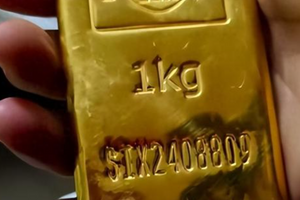 Phát hiện 1kg vàng miếng cùng nhiều kim loại quý, trị giá hơn 7,5 tỷ đồng nằm chỏng chơ trên xe buýt