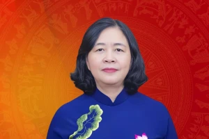 Bà Bùi Thị Minh Hoài và sáu lãnh đạo Đảng ủy MTTQ, các đoàn thể Trung ương đắc cử Ban Chấp hành Trung ương khoá XIV