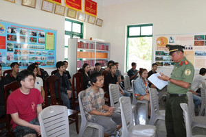 Hàng trăm ‘Thiếu tá online’, ‘cán bộ thuế’, ‘nhân viên điện lực’ từ Campuchia về Việt Nam