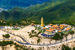 Ngôi chùa nổi tiếng sở hữu bảo tháp dát vàng 13 tầng cùng chuông đồng 1.500kg, là nơi con trai Chủ tịch Phạm Nhật Vượng tổ chức lễ hằng thuận