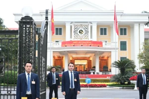 Hình ảnh bên ngoài Hội nghị lần thứ nhất Ban Chấp hành Trung ương Đảng khóa XIV