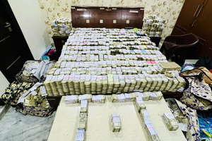 Thu giữ khẩn cấp 'núi tiền mặt' hơn 2 tấn, trị giá 285 tỷ đồng của thợ đóng giày