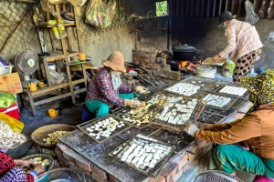Nhộn nhịp làng bánh 'bảy lửa' nổi tiếng Đà Nẵng