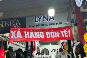 Vừa mở cửa trở lại, chợ Ninh Hiệp đã đua nhau 'xả hàng Tết'