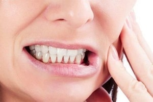 Vì sao 2 hàm răng va vào nhau lập cập khi trời lạnh?
