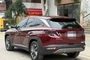 Lên sàn xe cũ chiếc Hyundai Tucson 2.0 phiên bản đặc biệt đời 2023 lăn bánh 14.000km biển Hà Nội, chủ xe tuyên bố thẳng tình trạng: Giá có 'rẻ như cho' không?
