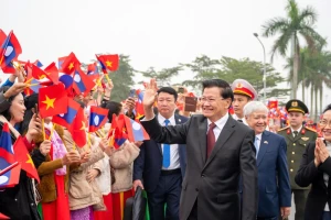 Lễ đón Tổng Bí thư, Chủ tịch nước Lào tại sân bay Nội Bài
