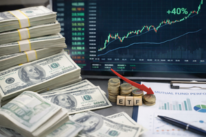 Quỹ cổ phiếu tăng tỷ trọng tiền mặt cuối năm 2025, dòng vốn rút ròng ở mức kỷ lục