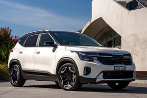 KIA Seltos 2026 ‘chuyển mình’ với thiết kế đẹp hơn, ‘chốt’ giá chỉ 420 triệu: Bản hybrid 1.6L ‘xăng ăn như ngửi’, thân vỏ cứng cáp hơn 20%