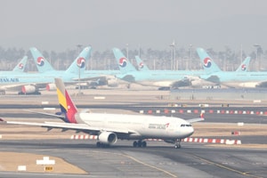 Lo ngại cháy nổ, nhiều hãng hàng không cấm dùng pin sạc dự phòng trên chuyến bay