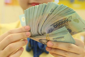 Lương lãnh đạo lên tới nửa tỷ/tháng: Ngành nào đang 'vung tiền' mạnh nhất?