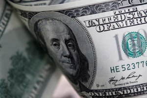 Đồng USD ‘rơi tự do’, chạm đáy 4 năm sau phát biểu của ông Trump