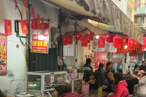 Một ngày làm ăn của người dân ở nơi 'mét vuông nuôi sống bao thế hệ'
