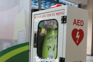 Lắp đặt máy sốc tim tự động tại ga tàu điện Cát Linh - Hà Đông