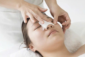 Một thành phố nghiêm cấm quảng cáo thẩm mỹ trong trường học