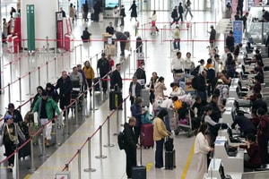 Trung Quốc hủy đồng loạt 49 đường bay tới Nhật Bản, chuyện gì xảy ra?