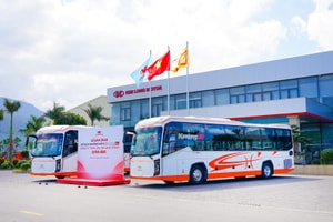 Hãng xe Việt Kim Long Motor bàn giao lô xe bus 'made in Vietnam' cao cấp cho ông lớn vận tải Hà Tĩnh