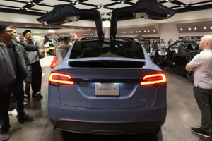 Elon Musk bất ngờ tuyên bố 'khai tử' hai mẫu xe Tesla đắt nhất, chuyện gì đây?