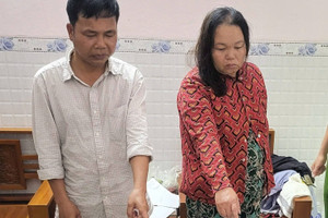 Bắt khẩn cấp vợ chồng Nguyễn Quang Tuấn, thu giữ 10 điện thoại di động cùng nhiều tài sản có giá trị