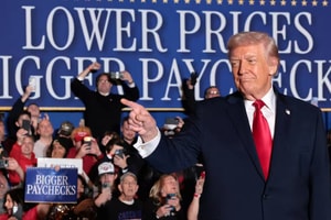 Ông Trump 'giáng đòn thuế' mới, đe dọa 621 tỷ USD thương mại Mỹ - châu Á