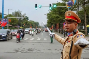Hà Nội tạm cấm xe qua Quảng trường Cách mạng tháng Tám
