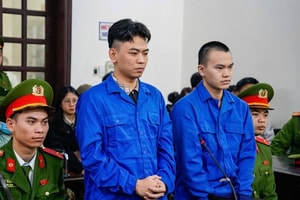 ‘Tổng tài’ ra lệnh đánh người tại quán cà phê ở Hà Nội phủ nhận cáo buộc, liên tục nôn ói
