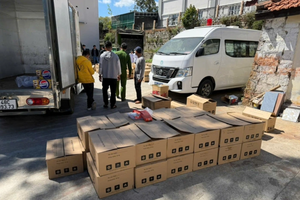 Kiểm tra một xe tải, thu giữ 9.000 gói cà phê nghi giả chuẩn bị tuồn ra thị trường