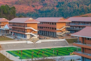 Chính thức khánh thành trường dân tộc nội trú với sân bóng, hồ bơi hiện đại nhất biên giới