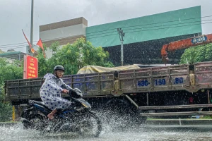 Miền Trung mưa to