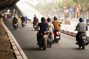 Người đi xe máy nếu dùng thiết bị này khi lưu thông trên đường sẽ bị phạt lên tới 14 triệu, cần biết để chấp hành nghiêm