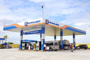Petrolimex (PLX) đạt doanh thu kỷ lục 310.000 tỷ đồng nhưng lãi ròng sụt giảm