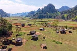Cách Hà Nội khoảng 200km có một bản làng nguyên sơ, được ví như 'viên ngọc' của Tây Bắc, du khách phải lòng ngay từ lần đầu ghé thăm