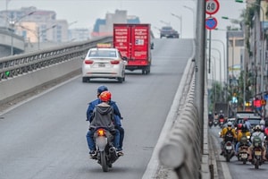 Người đi xe máy nếu sơ ý với các hành vi này sẽ bị phạt tiền từ 10-14 triệu, cần biết và chấp hành nghiêm chỉnh