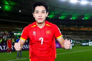 Cầu thủ Nguyễn Đình Bắc đấu giá áo đấu góp quỹ xây cầu cho người dân vùng biên giới Việt - Lào