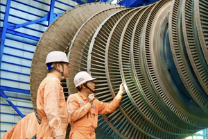 Từ lỗ sang lãi kỷ lục hơn 3.700 tỷ đồng, cổ phiếu ông lớn ngành điện bật tăng 30%